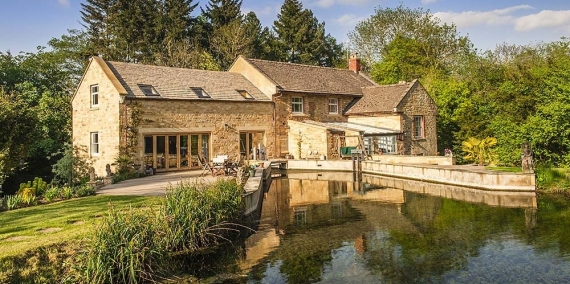 Snugborough Mill Cotswolds Bed And Breakfast 02